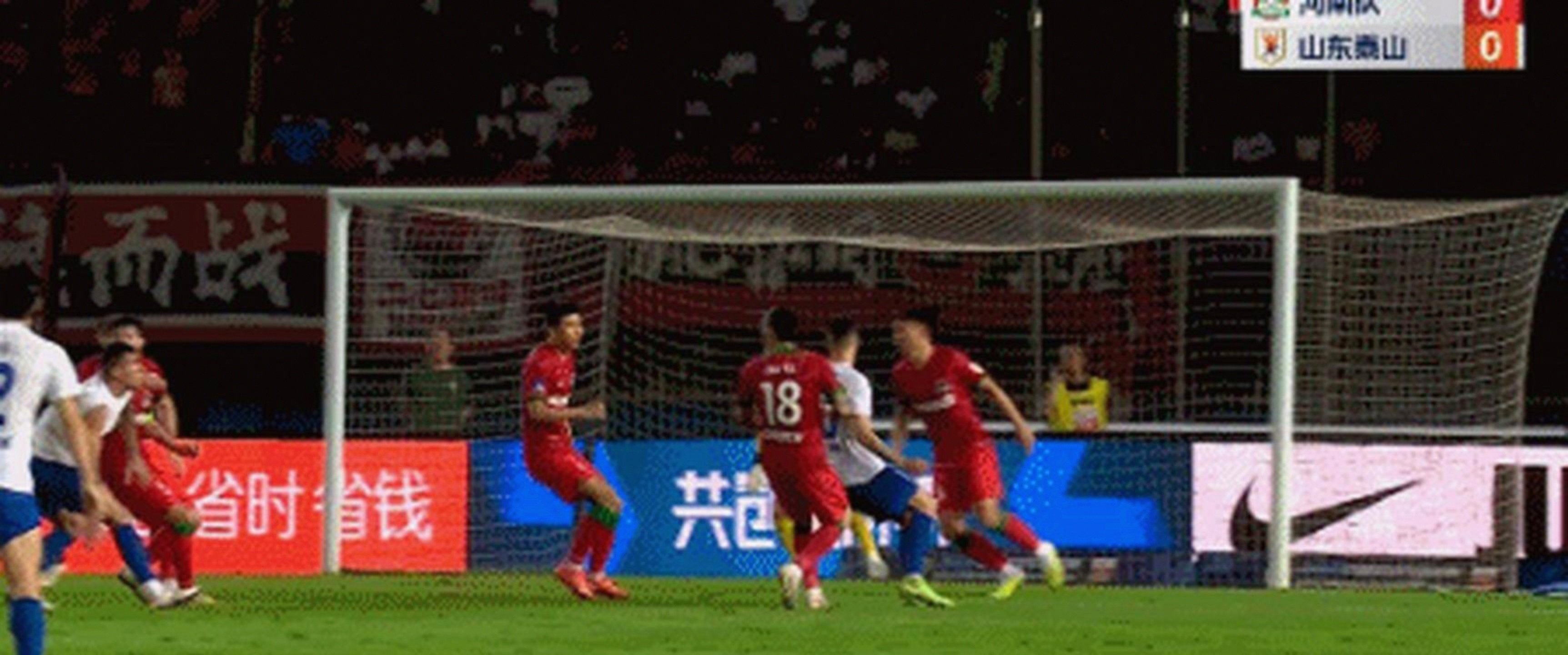 星空娱乐-裁判判罚争议不断,在比赛结束后引发热议吗